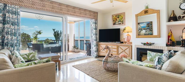 apartment-in-first-line-and-sea-access