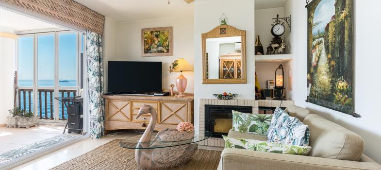 apartment-in-first-line-and-sea-access