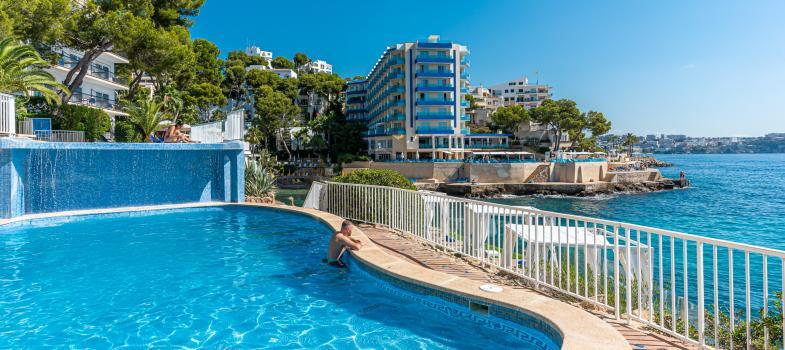 apartment-in-first-line-and-sea-access