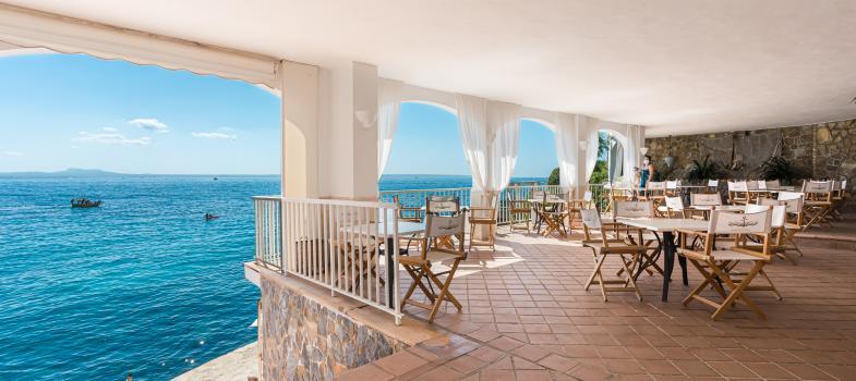 apartment-in-first-line-and-sea-access