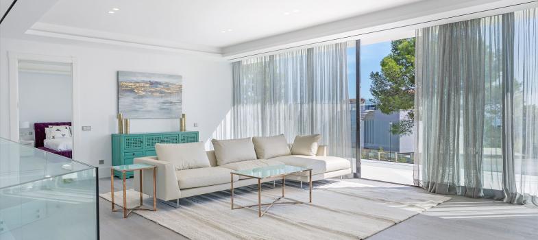 moderna-estilosa-villa-de-nueva-construcciaan-con-vistas-al-mar