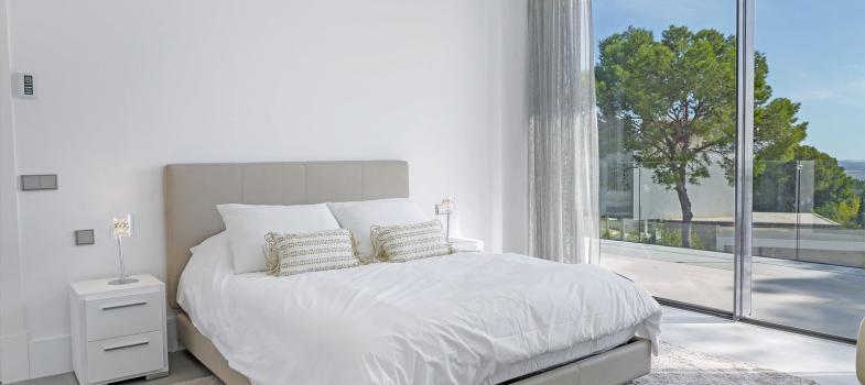 moderna-estilosa-villa-de-nueva-construcciaan-con-vistas-al-mar