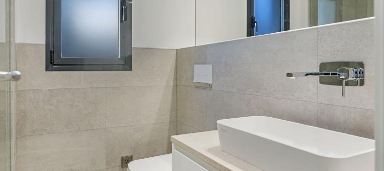moderna-estilosa-villa-de-nueva-construcciaan-con-vistas-al-mar