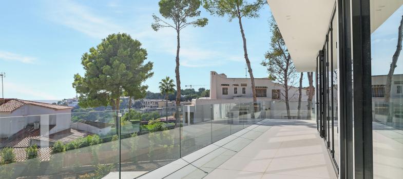 moderna-estilosa-villa-de-nueva-construcciaan-con-vistas-al-mar