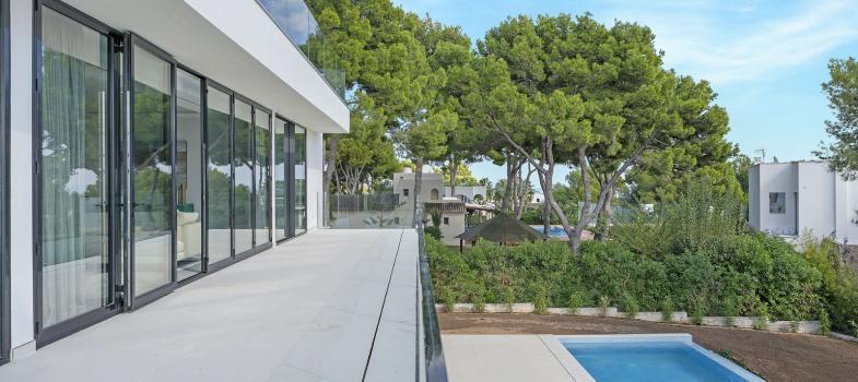 newly-built-stylish-villa-offering-views-to-the-sea