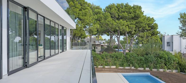 moderna-estilosa-villa-de-nueva-construcciaan-con-vistas-al-mar