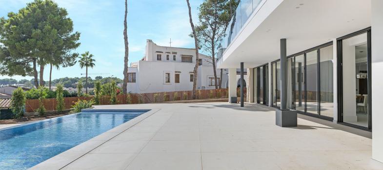 moderna-estilosa-villa-de-nueva-construcciaan-con-vistas-al-mar