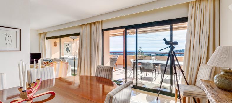 penthouse-apartment-in-luxury-bendinat-development-with-golf-and-sea-views