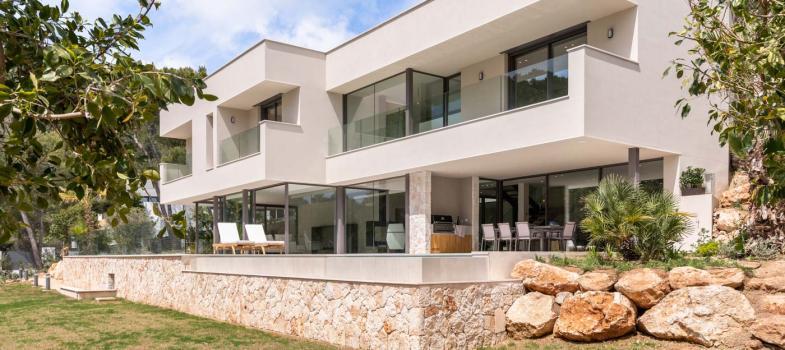 luxurious-newly-built-villa-in-exclusive-residential-area-near-puerto-porta