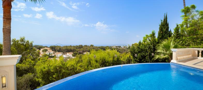 magnificent-villa-with-panoramic-sea-views-in-bendinat