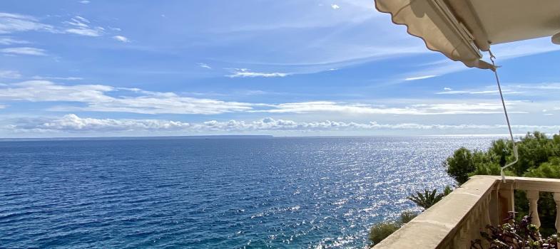 apartamento-en-primera-linea-con-vistas-impresionantes-al-mar