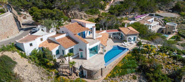 prestigiosa-villa-en-una-ubicaciaan-espectacular-con-impresionantes-vistas-