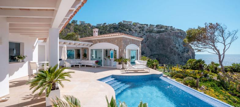 prestigiosa-villa-en-una-ubicaciaan-espectacular-con-impresionantes-vistas-