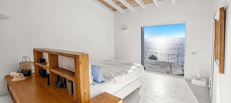 prestigiosa-villa-en-una-ubicaciaan-espectacular-con-impresionantes-vistas-