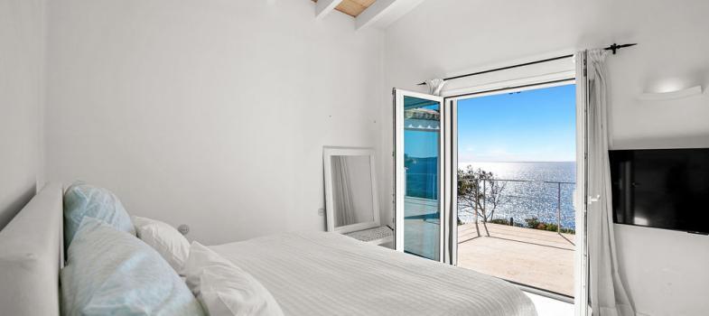 prestigiosa-villa-en-una-ubicaciaan-espectacular-con-impresionantes-vistas-