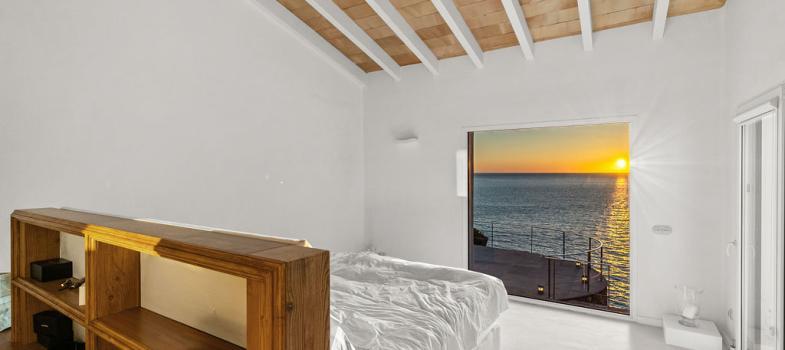prestigiosa-villa-en-una-ubicaciaan-espectacular-con-impresionantes-vistas-