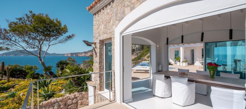 prestigiosa-villa-en-una-ubicaciaan-espectacular-con-impresionantes-vistas-