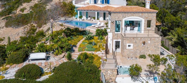 prestigiosa-villa-en-una-ubicaciaan-espectacular-con-impresionantes-vistas-