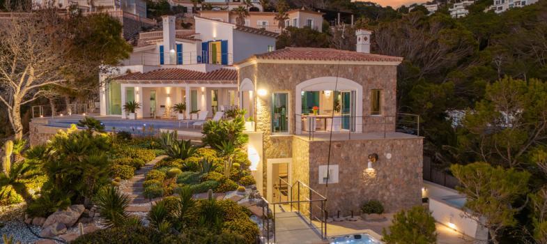 prestigiosa-villa-en-una-ubicaciaan-espectacular-con-impresionantes-vistas-