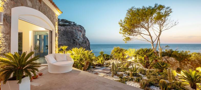 prestigious-villa-in-a-spectacular-location-with-breathtaking-sea-views