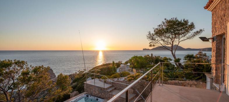 prestigiosa-villa-en-una-ubicaciaan-espectacular-con-impresionantes-vistas-