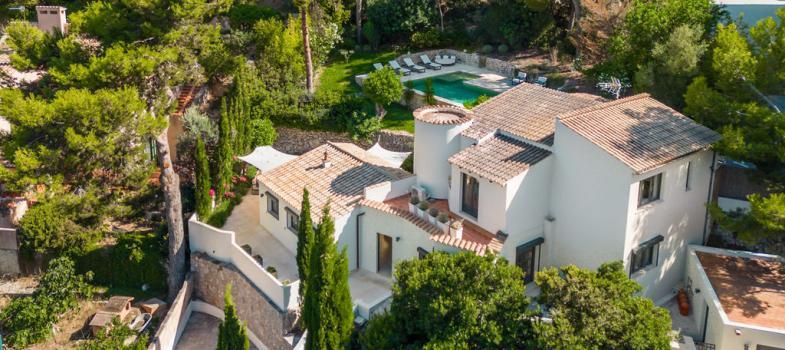 esplaandida-villa-de-diseaao-con-preciosos-espacios-exteriores-en-puerto-de