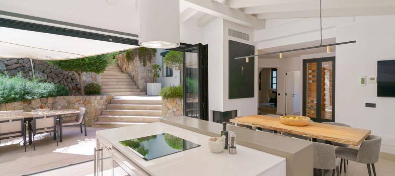 esplaandida-villa-de-diseaao-con-preciosos-espacios-exteriores-en-puerto-de