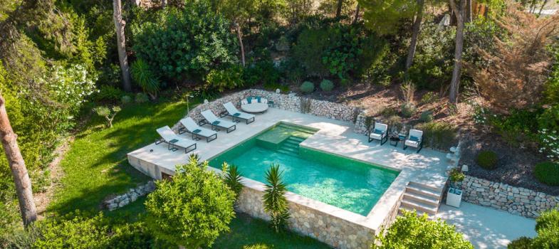 esplaandida-villa-de-diseaao-con-preciosos-espacios-exteriores-en-puerto-de