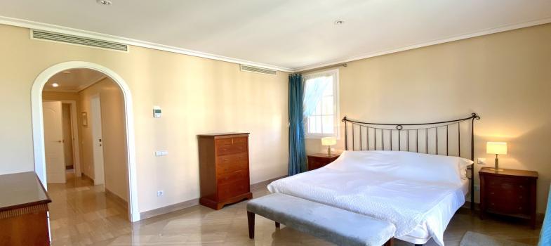 elegant-apartment-in-exclusive-mardavall-residences