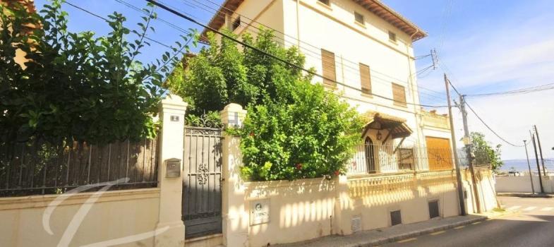 gran-residencia-de-estilo-tradicional-con-vistas-al-puerto-de-calanova