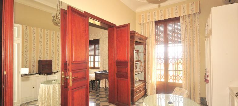 gran-residencia-de-estilo-tradicional-con-vistas-al-puerto-de-calanova