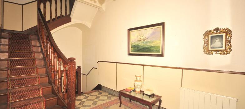 gran-residencia-de-estilo-tradicional-con-vistas-al-puerto-de-calanova