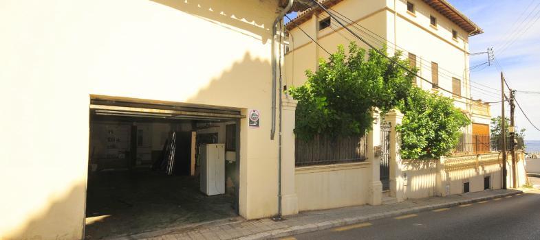 gran-residencia-de-estilo-tradicional-con-vistas-al-puerto-de-calanova