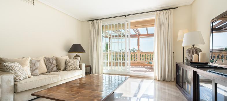 elegant-apartment-by-the-sea-in-the-exclusive-residencias-mardavall