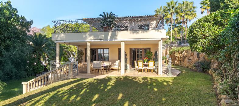 exclusiva-villa-mediterraanea-en-primera-laanea-de-playa