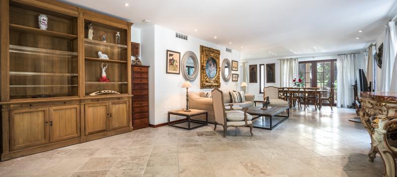 exclusiva-villa-mediterraanea-en-primera-laanea-de-playa