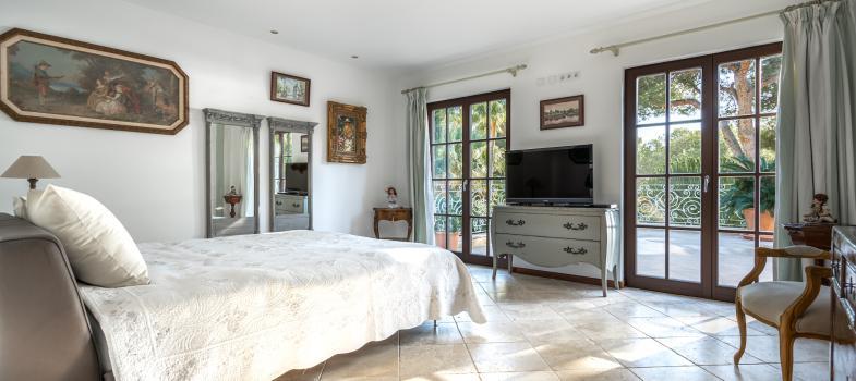 exclusiva-villa-mediterraanea-en-primera-laanea-de-playa