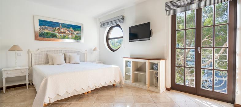 exclusiva-villa-mediterraanea-en-primera-laanea-de-playa