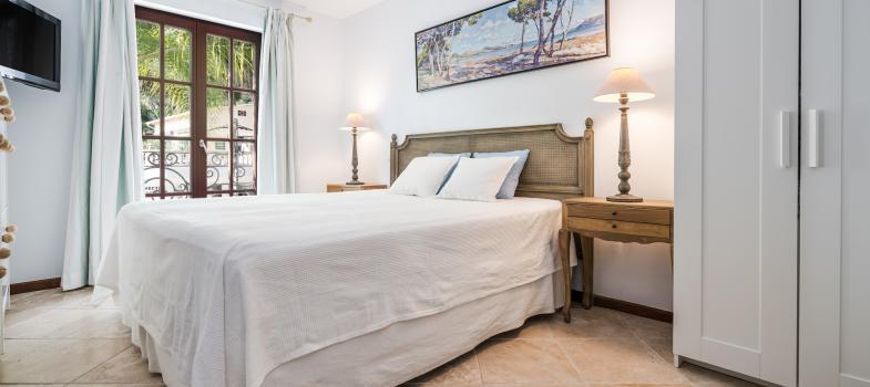 exclusiva-villa-mediterraanea-en-primera-laanea-de-playa