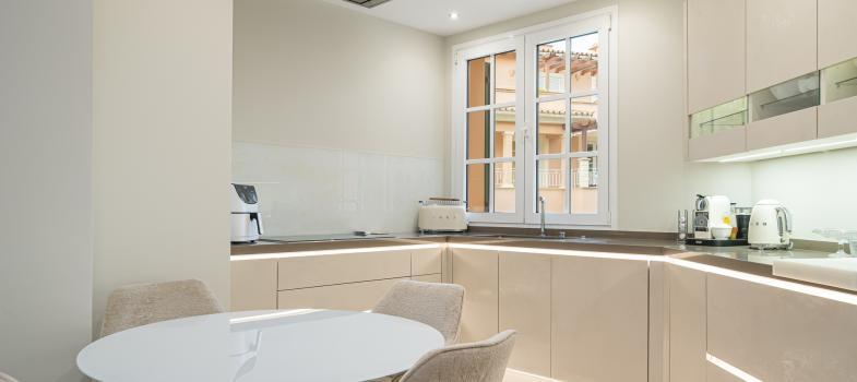 beautiful-apartment-in-elite-residential-development-by-the-sea
