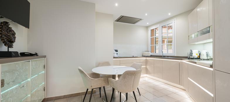 beautiful-apartment-in-elite-residential-development-by-the-sea