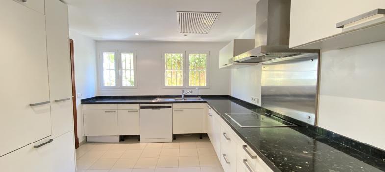 stylish-grooundfloor-apartment-in-an-exclusive-development