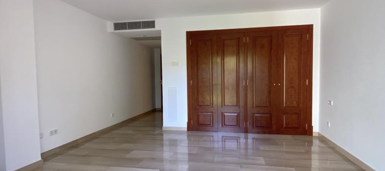 stylish-grooundfloor-apartment-in-an-exclusive-development