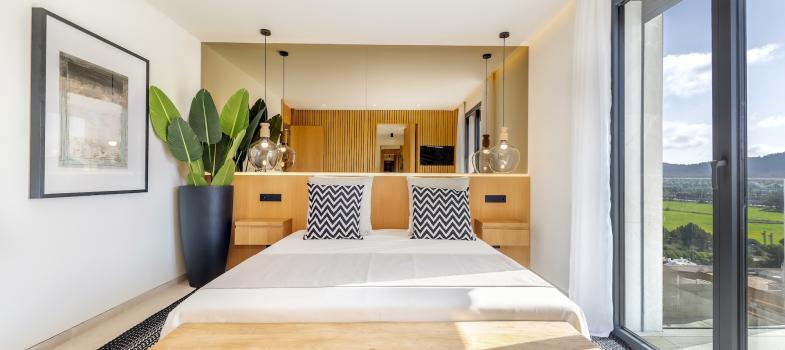 lujoso-apartamento-con-jardaan-privado-en-construcciaan-en-santa-ponsa