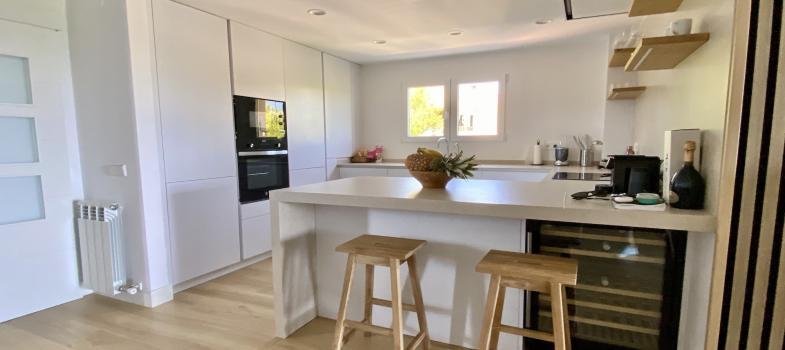 modern-beach-apartment-with-beautiful-sea-views