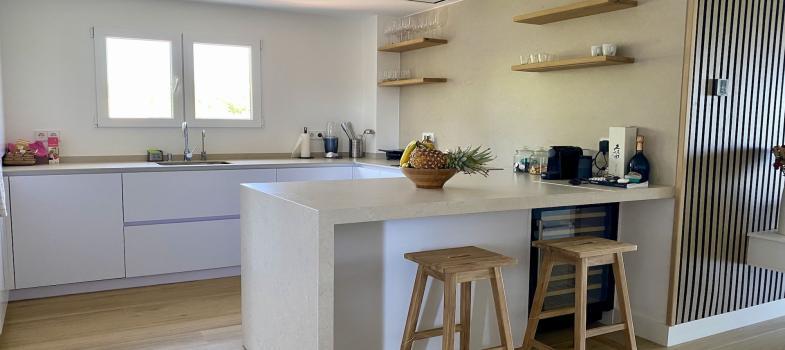 modern-beach-apartment-with-beautiful-sea-views