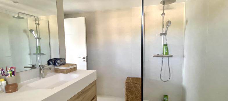 moderne-strandwohnung-mit-schaanem-meerblick