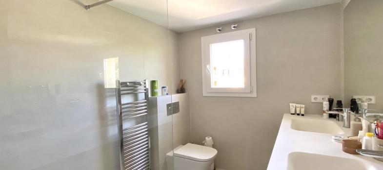 modern-beach-apartment-with-beautiful-sea-views