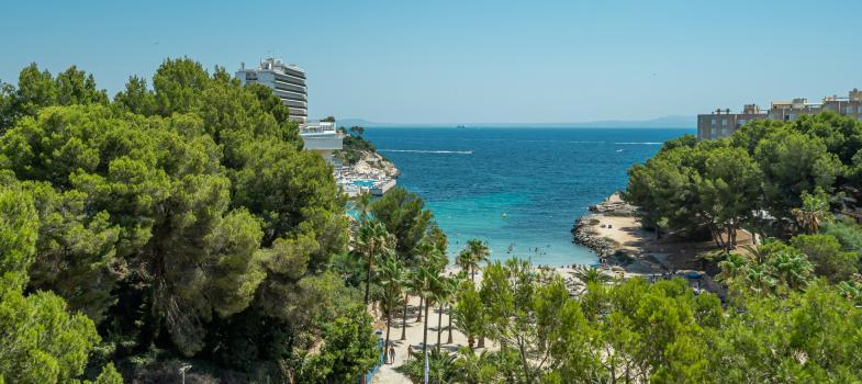 modern-beach-apartment-with-beautiful-sea-views