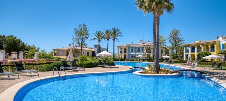 stylish-apartment-with-private-garden-in-a-prestigious-bendinat-community